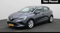 Grijs Gebruikt 2021 Renault Clio V Zen Hatchback | € 14.440 (Eerlijke prijs)