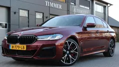 Rood, metallic lak Gebruikt 2021 BMW 540 M Sport Sedan | € 48.650 (Eerlijke prijs)