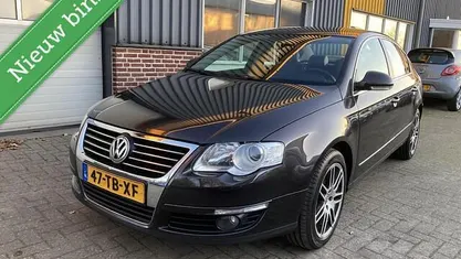 Gebruikt 2006 VW Passat Highline Sedan | € 2.649 (Eerlijke prijs)