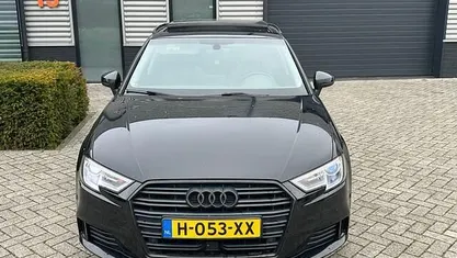 Zwart (metallic) Gebruikt 2016 Audi A3 Sportback Sport Hatchback | € 12.500 (Eerlijke prijs)