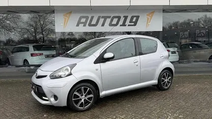 Grijs Occasion 2014 Toyota Aygo Connect Style Hatchback | € 7.419 (Eerlijke prijs)