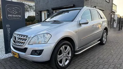Zilver (metallic) Occasion 2010 Mercedes 300 SUV | € 14.800 (Eerlijke prijs)