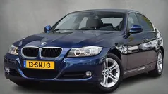 Blauw, metallic lak Gebruikt 2011 BMW 318 Luxury Line Sedan | € 8.950 (Eerlijke prijs)