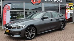 Grijs Gebruikt 2022 BMW 318 Sport Line Stationwagen | € 34.899 (Eerlijke prijs)
