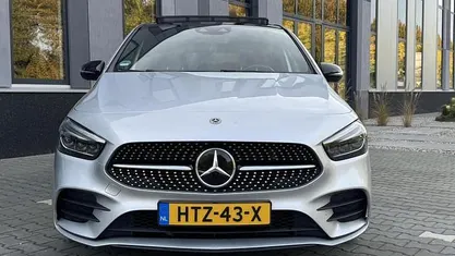 Grijs Gebruikt 2019 Mercedes 220 AMG line MPV | € 27.950 (Goede deal)