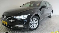 Zwart, metallic lak Gebruikt 2020 VW Passat Business Stationwagen | € 22.945 (Eerlijke prijs)