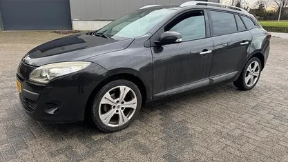 Zwart Occasion 2009 Renault Mégane GrandTour Dynamique Stationwagen | € 2.400 (Eerlijke prijs)