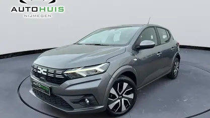 Grijs Occasion 2024 Dacia Sandero Expression Hatchback | € 16.745 (Goede deal)