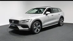 Grijs Gebruikt 2022 Volvo V60 CC Plus Stationwagen | € 51.940 (Eerlijke prijs)