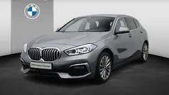 Grijs, metallic lak Gebruikt 2022 BMW 118 Executive Hatchback | € 28.900 (Eerlijke prijs)
