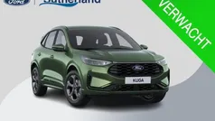 Groen, metallic lak Nieuw 2025 Ford Kuga ST-Line SUV | € 42.978 (Super prijs)