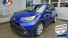 Blauw, metallic lak Gebruikt 2024 Toyota Aygo Active Hatchback | € 18.250 (Eerlijke prijs)