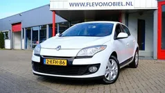 Wit Gebruikt 2013 Renault Mégane III Expression Hatchback | € 4.750 (Eerlijke prijs)