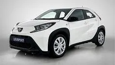 Wit Gebruikt 2023 Toyota Aygo Play Hatchback | € 15.945 (Eerlijke prijs)