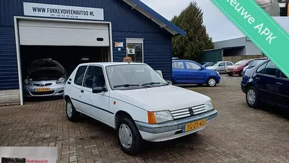Wit Gebruikt 1998 Peugeot 205 Hatchback | € 999 (Goede deal)