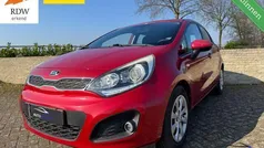 Rood Gebruikt 2014 Kia Rio Hatchback | € 6.495 (Goede deal)
