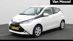 Wit Gebruikt 2015 Toyota Aygo X-play Hatchback | € 7.900 (Eerlijke prijs)