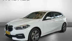 Wit Gebruikt 2021 BMW 118 Executive Hatchback | € 24.950 (Eerlijke prijs)