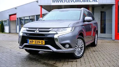 Grijs Gebruikt 2015 Mitsubishi Outlander Edition SUV | € 14.850 (Eerlijke prijs)
