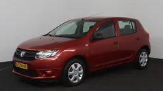 Rood Gebruikt 2013 Dacia Sandero Lauréate Hatchback | € 7.950 (Eerlijke prijs)
