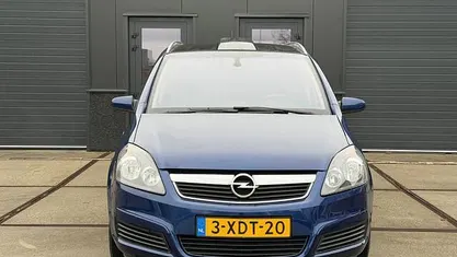 Blauw Gebruikt 2006 Opel Zafira Essentia MPV | € 1.950 (Eerlijke prijs)
