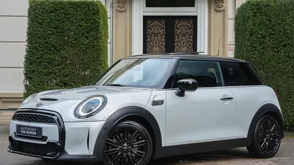 Wit Gebruikt 2021 Mini Cooper S Classic Hatchback | € 27.940 (Eerlijke prijs)
