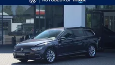 Grijs, metallic lak Gebruikt 2021 VW Passat Business Stationwagen | € 25.950 (Goede deal)