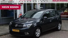 Grijs, metallic lak Gebruikt 2018 Dacia Sandero Lauréate Hatchback | € 9.450 (Eerlijke prijs)