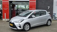 Grijs Gebruikt 2020 Toyota Yaris Hybrid Hatchback | € 16.400 (Goede deal)