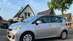 Grijs, metallic lak Gebruikt 2013 Toyota Verso-S MPV | € 6.990 (Eerlijke prijs)