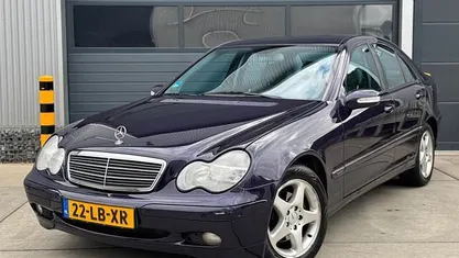 Paars Gebruikt 2002 Mercedes C200 Elegance Sedan | € 3.299 (Eerlijke prijs)