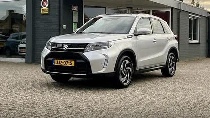 Occasion 2025 Suzuki Vitara Style SUV | € 28.950 (Eerlijke prijs)