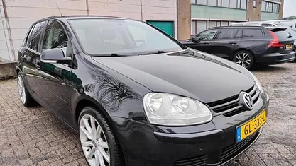 Zwart (metallic) Gebruikt 2006 VW Golf IV Hatchback | € 1.850 (Eerlijke prijs)