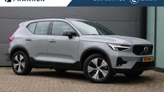 Grijs Gebruikt 2023 Volvo XC40 Plus SUV | € 40.495 (Eerlijke prijs)