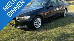 Zwart (metallic) Gebruikt 2009 BMW 320 Executive Coupé | € 8.950 (Eerlijke prijs)