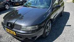 Zwart, metallic lak Gebruikt 2002 Seat Leon Stella Hatchback | € 1.250 (Eerlijke prijs)