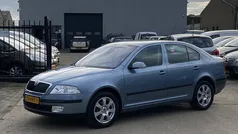 Blauw Gebruikt 2009 Skoda Octavia Ambiente Hatchback | € 2.750 (Eerlijke prijs)