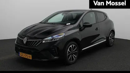 Zwart Gebruikt 2024 Renault Clio V Techno Hatchback | € 23.935 (Eerlijke prijs)
