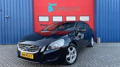 Zwart, metallic lak Gebruikt 2011 Volvo V60 Kinetic Stationwagen | € 6.450 (Eerlijke prijs)