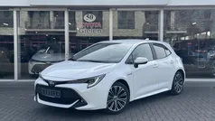 Wit, metallic lak Gebruikt 2021 Toyota Corolla Style Hatchback | € 23.900 (Eerlijke prijs)