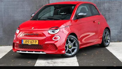 Rood Nieuw 2025 Abarth 500e Hatchback | € 37.689 (Eerlijke prijs)