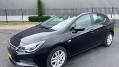 Zwart Gebruikt 2016 Opel Astra Business Hatchback | € 7.599 (Eerlijke prijs)