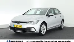 Gebruikt 2021 VW Golf VIII Life Hatchback | € 17.949 (Eerlijke prijs)