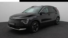 Zwart, metallic lak Gebruikt 2023 Kia e-Niro SUV | € 32.940 (Eerlijke prijs)
