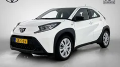 Gebruikt 2024 Toyota Aygo Play Hatchback | € 20.445 (Eerlijke prijs)