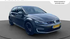 Zwart, metallic lak Gebruikt 2015 VW Golf VII GTE Hatchback | € 16.240 (Eerlijke prijs)