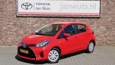 Rood Gebruikt 2016 Toyota Yaris Hybrid Hatchback | € 13.950 (Eerlijke prijs)