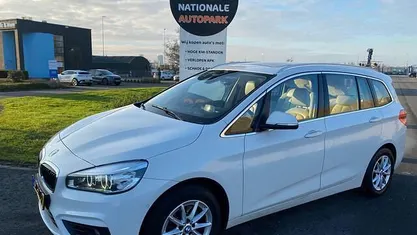 Wit Gebruikt 2016 BMW 218 Executive Stationwagen | € 6.000 (Goede deal)