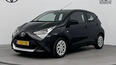 Zwart Gebruikt 2020 Toyota Aygo X-play Hatchback | € 11.445 (Eerlijke prijs)