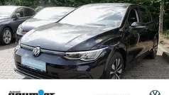 Gebruikt 2023 VW Golf VIII Move Hatchback | € 27.240 (Eerlijke prijs)